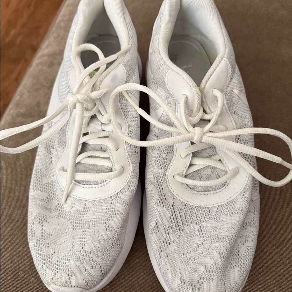 Women’s Nike shoes